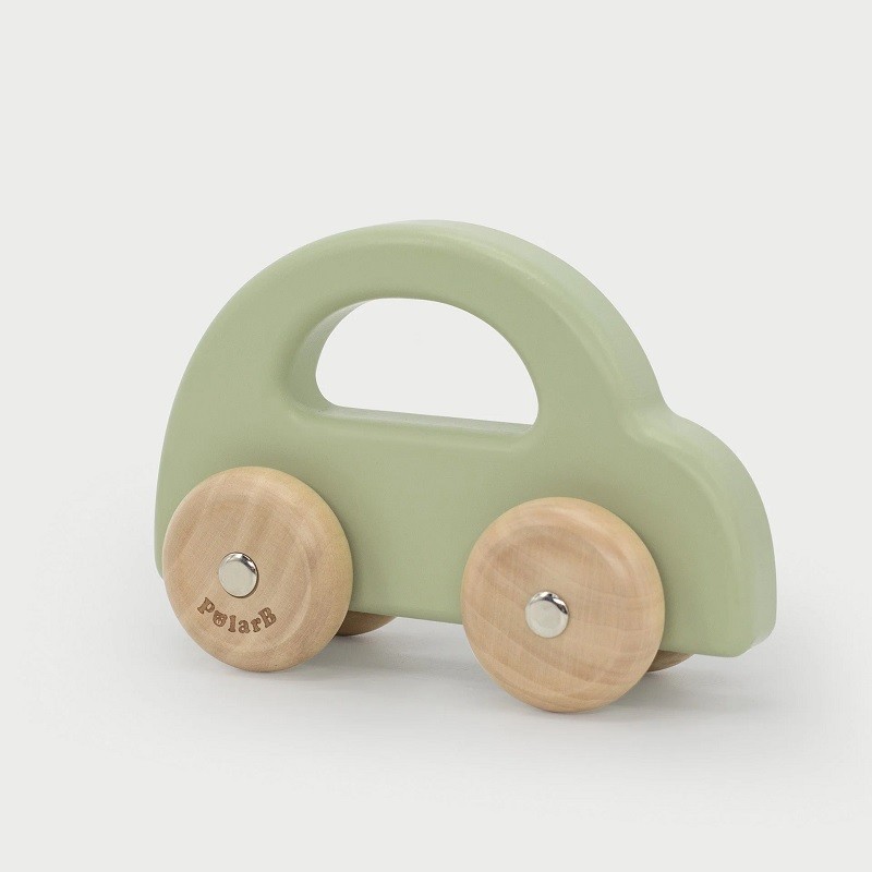 Voiture en bois vert pâle